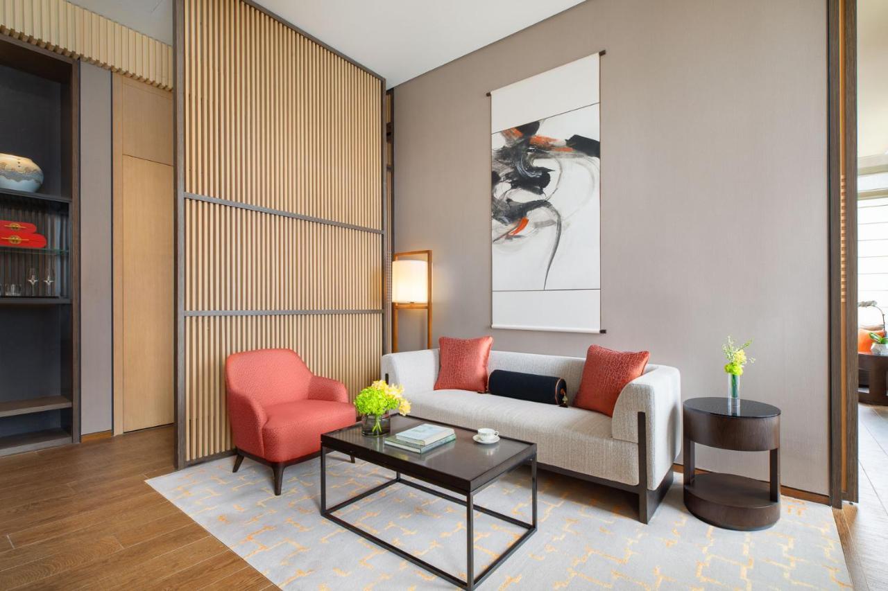 Jumeirah Living Guangzhou - Complimentary Shuttle Bus To Canton Fair Complex Экстерьер фото